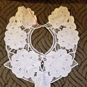 Vintage Bobby Lace Flowers Motif Collar